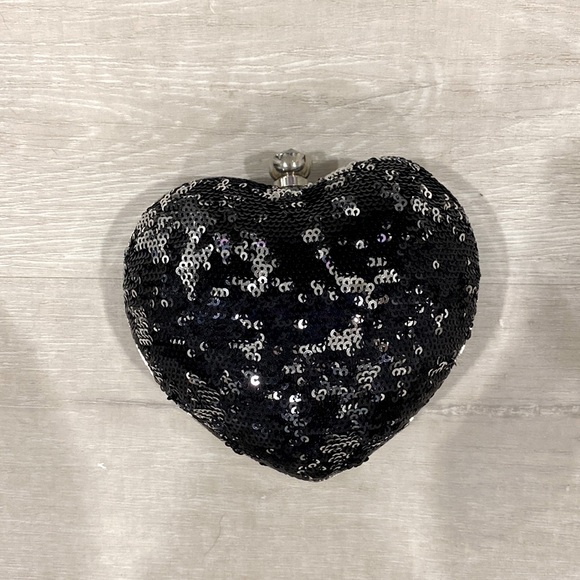 expressions nyc Handbags - Heart shaped purse 🖤